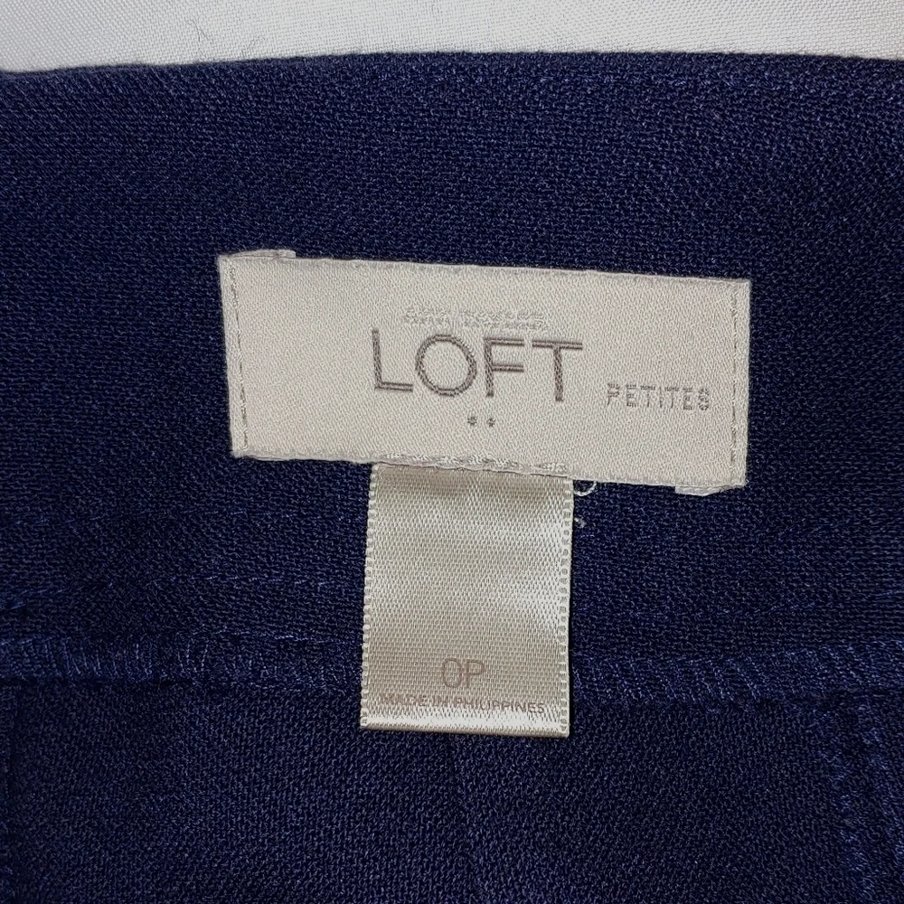 Ann Taylor Loft navy blue skirt size 0 petite.